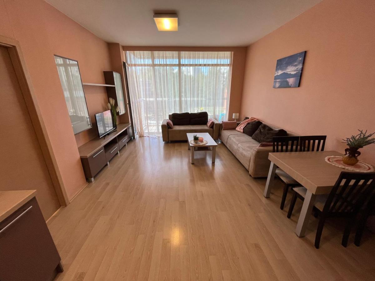 Lovely Apartments In Imanta With Free Parking Riga Extérieur photo