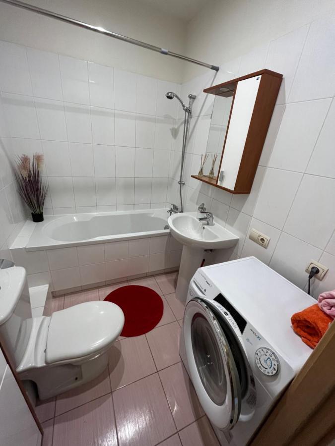 Lovely Apartments In Imanta With Free Parking Riga Extérieur photo